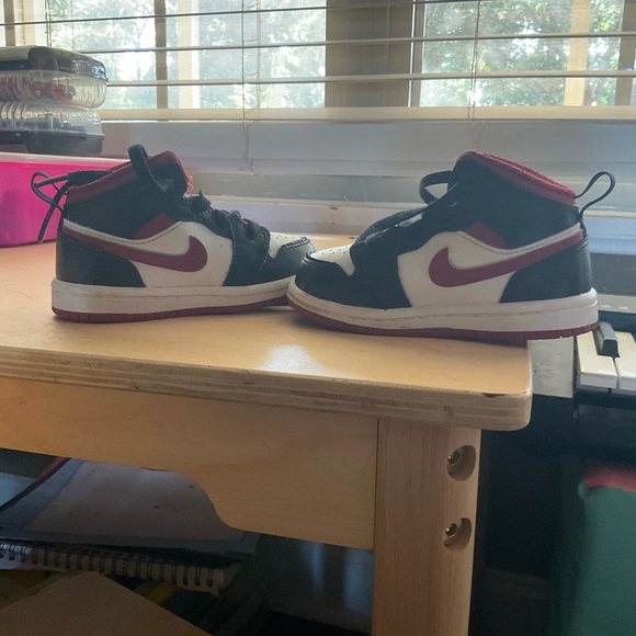 KIDS NIKE JORDANS SIZE 6C! - Picture 2 of 4